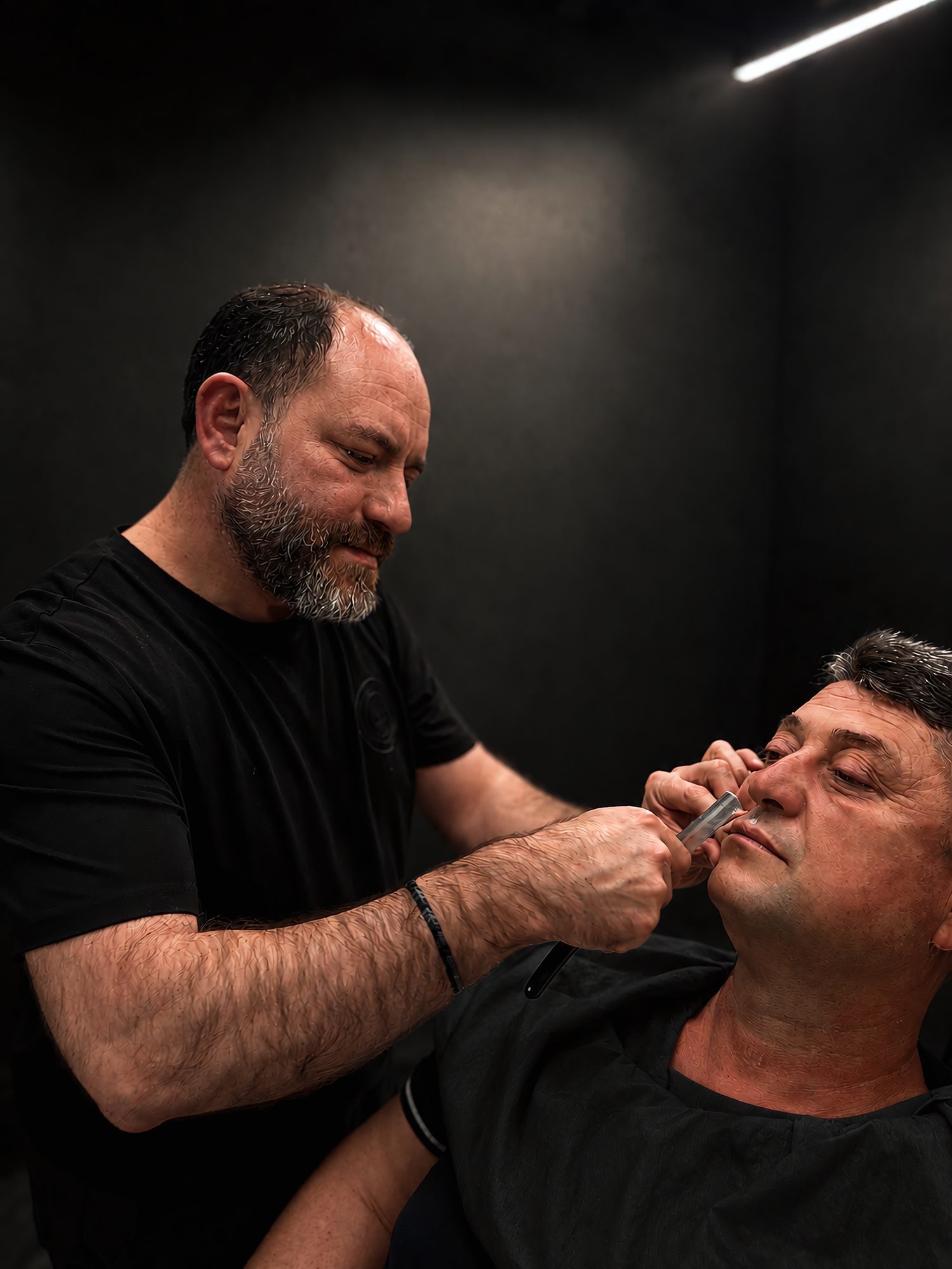Nova Cut'ta ustura ile sakal tıraşı